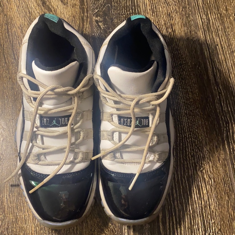 Air Jordan 11 Retro Low Emarald White/Black